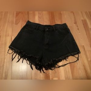 Distressed shorts with flames embridery